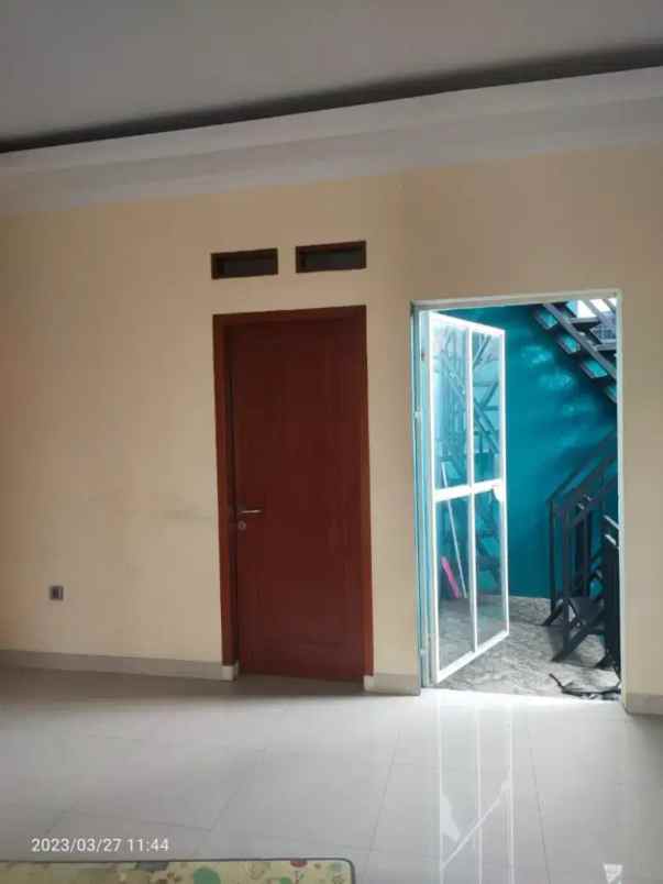 jual rumah modern dan strategis di ciledug