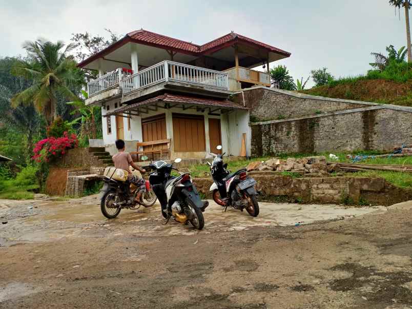 jual villa kebun air mengalir udara dingin