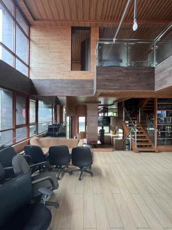 langka rumah 3 lantai pejaten ada taman private lift