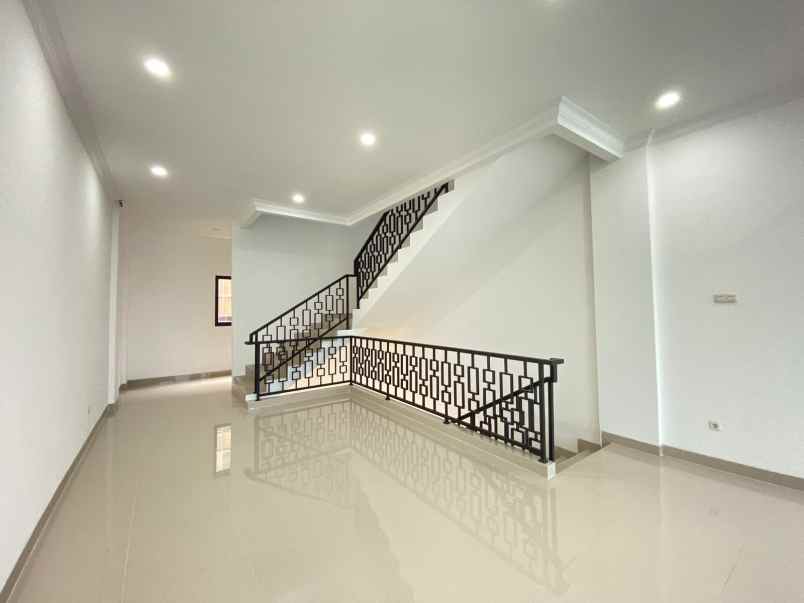 ruko 3 5 bagus di jatiwaringin pondok gede bekasi