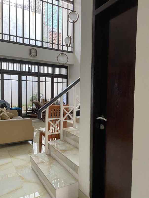 rumah 2 5 lantai di taman alfa indah jkt barat