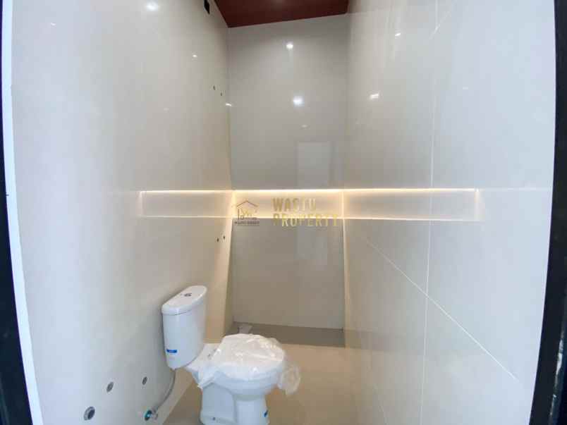 rumah 2 lantai bonus kolam renang hanya 7 menit ke ugm