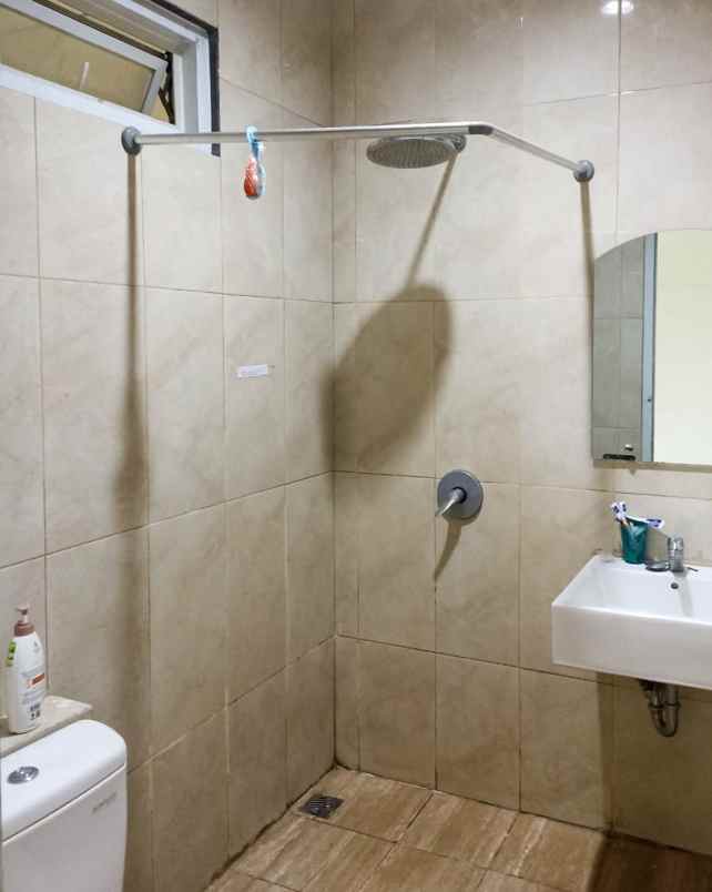 rumah 2 lantai dalam cluster di rempoa tangsel