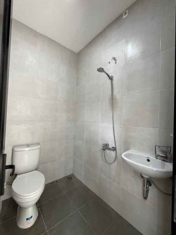 rumah 2 lantai deket stasiun bogor