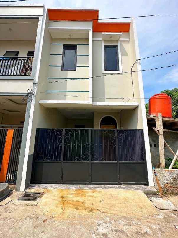 rumah 2 lantai desain elegan di ciracas jakarta timur