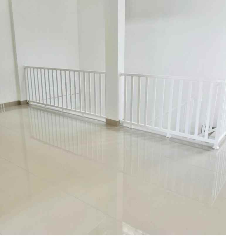 rumah 2 lantai di jl barito galaxy bekasi selatan