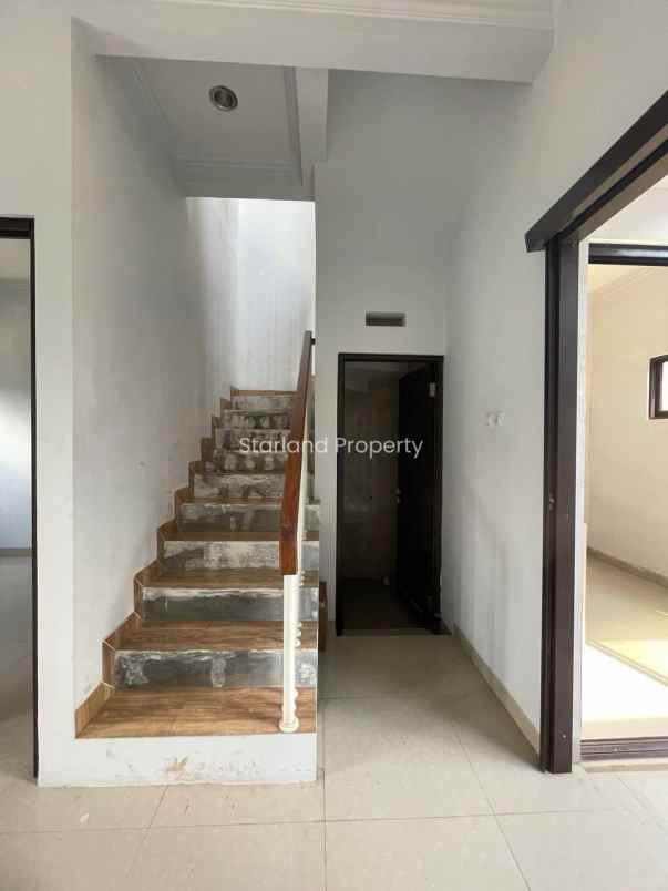 rumah 2 lantai konsep scandinavian di ciputat bintaro