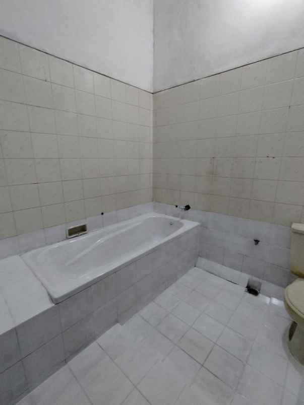 rumah 2 lantai siap huni lt 130m