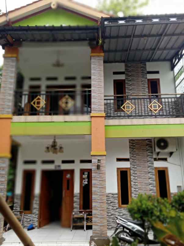 rumah 2 lantai terawat dijual cepat strategis