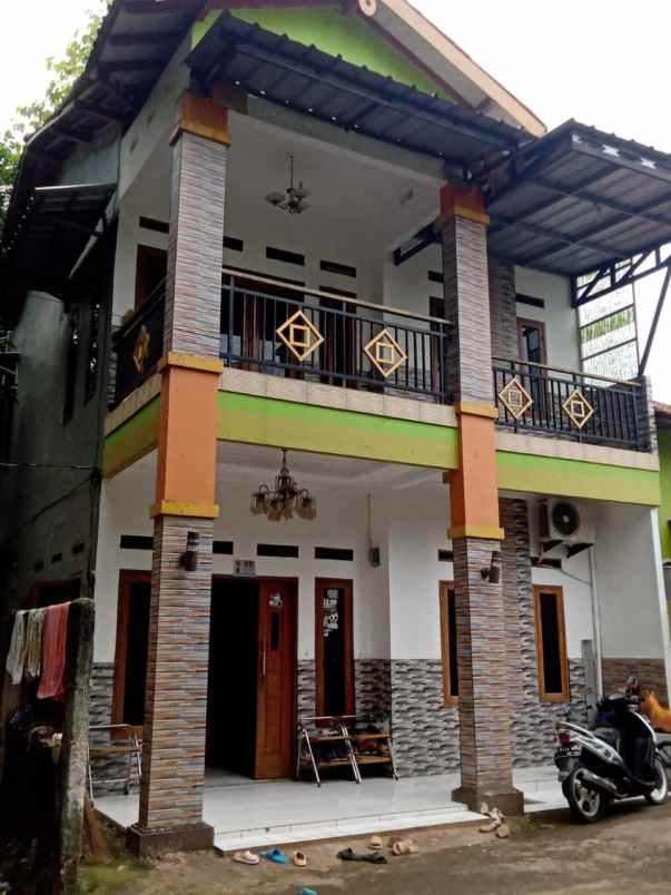 rumah 2 lantai terawat dijual cepat strategis