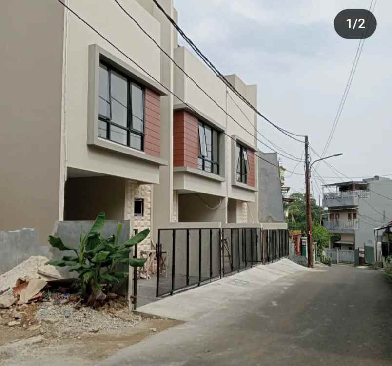 rumah 3 lantai ready siap huni di cawang jakarta timur