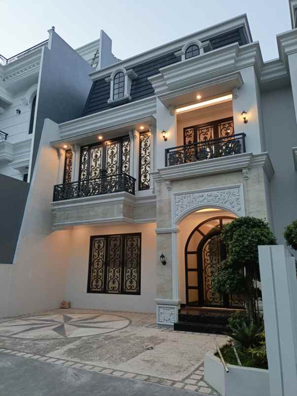 rumah american classic dijual di kebagusan