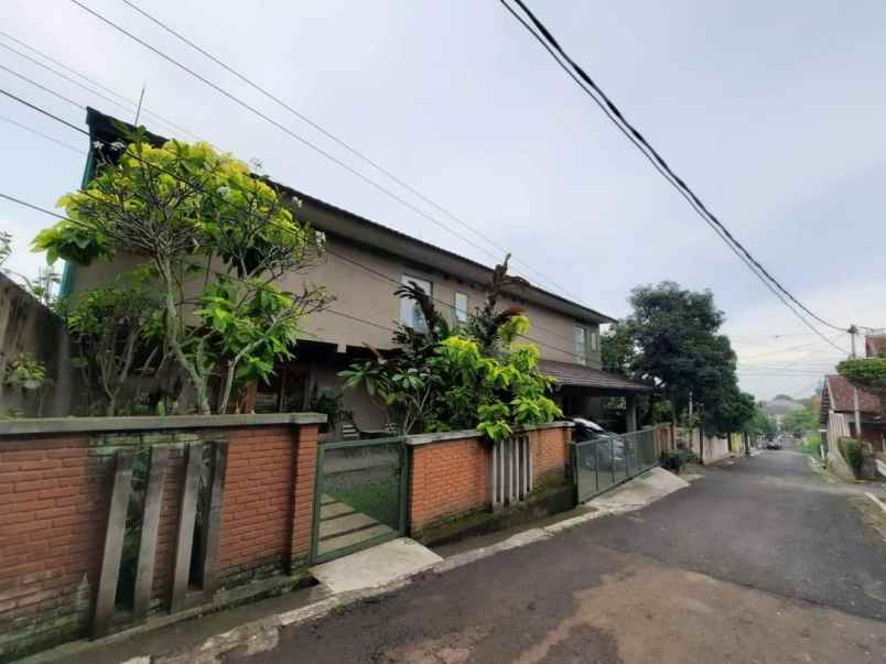 rumah asri di cigadung dago