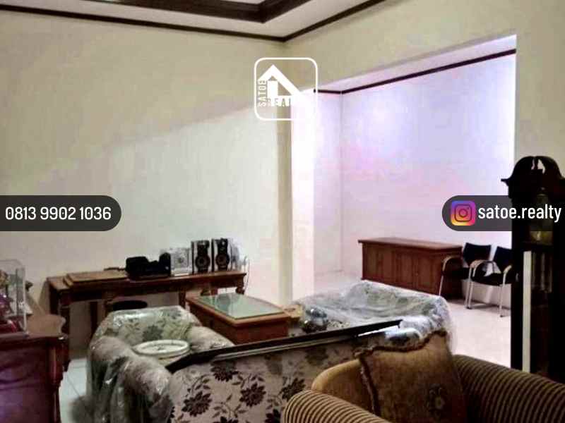 rumah asri terawat di area jl proklamasi menteng