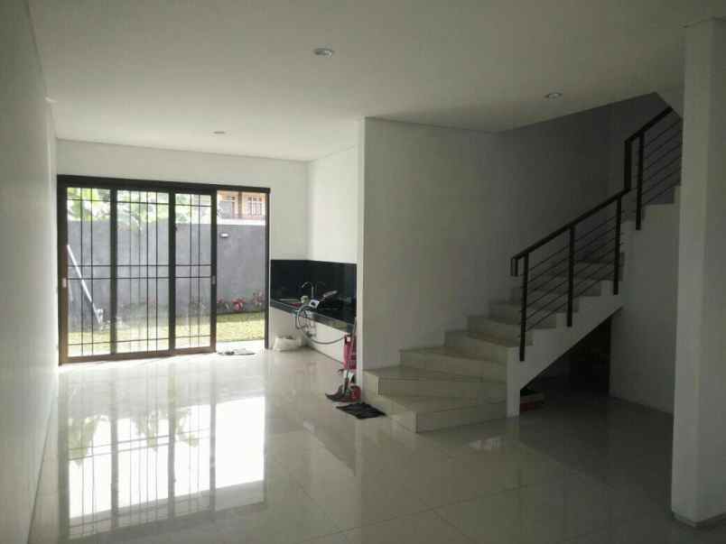 rumah baru 2 lantai di arcamanik bandung