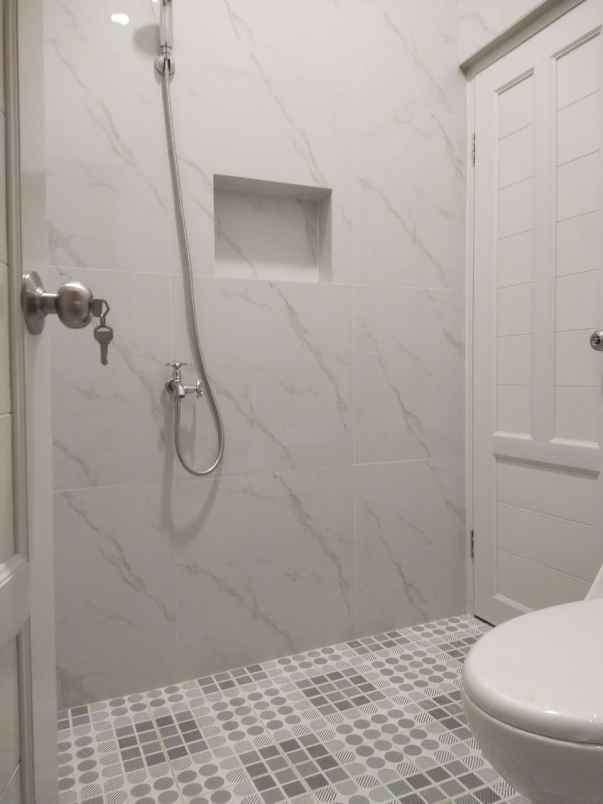 rumah baru 2 lantai dikayuringin bekasi barat2200