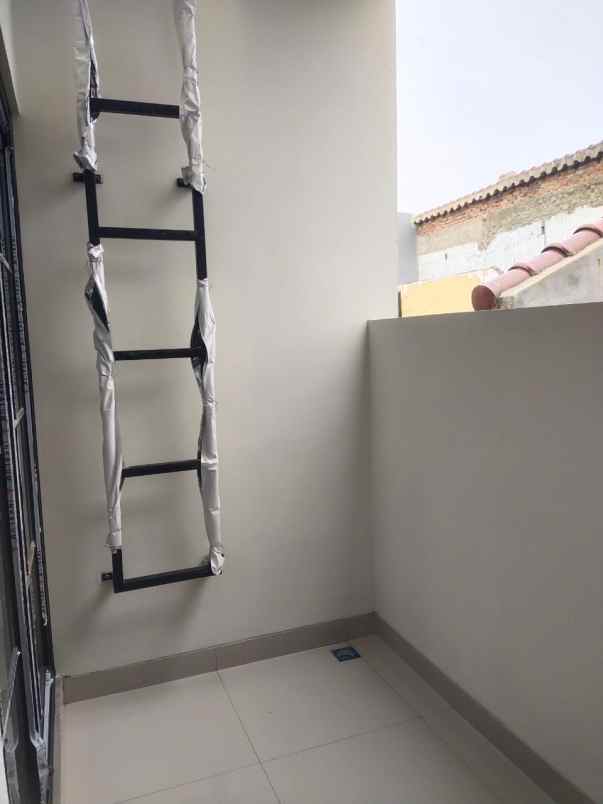 rumah baru 2 lantai dikayuringin bekasi barat2200