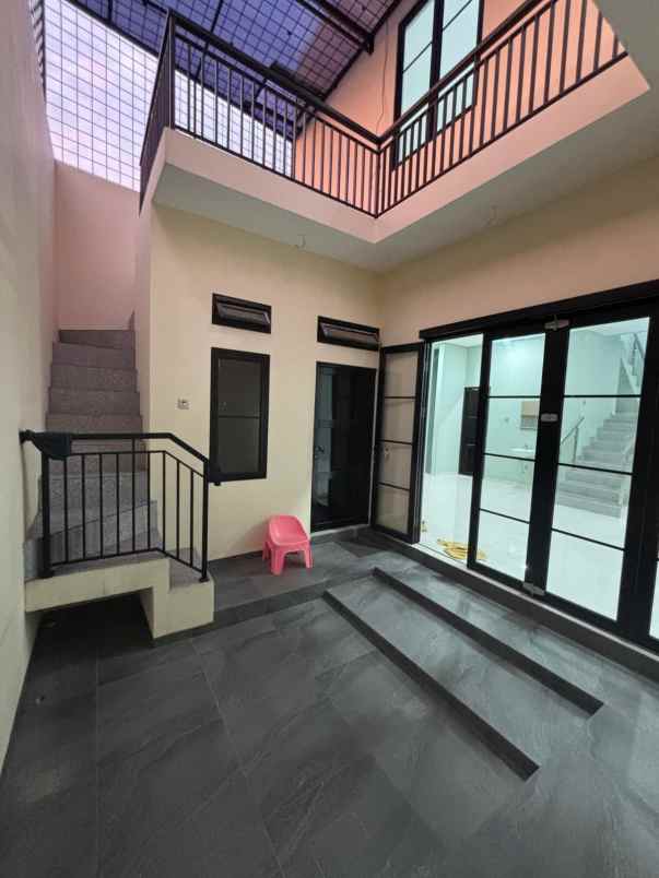 rumah baru dalam townhouse di duren sawit jaktim