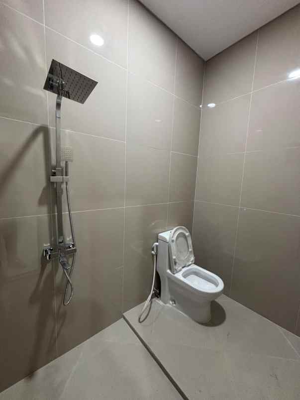 rumah baru dalam townhouse di duren sawit jaktim