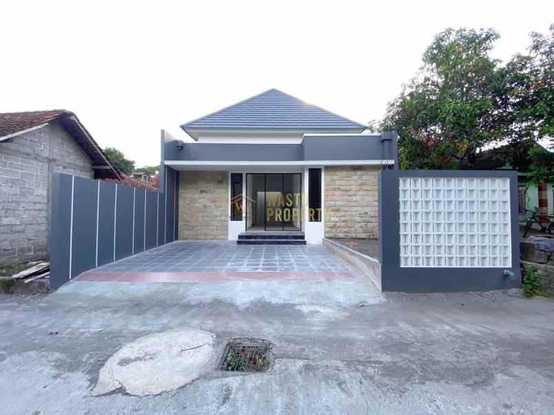 rumah baru lokasi premium dekat kampus uii