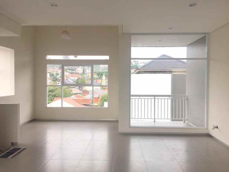 rumah baru view kota di cigadung bandung