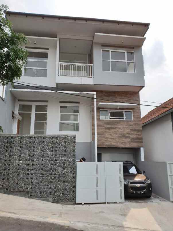 rumah baru view kota di cigadung bandung