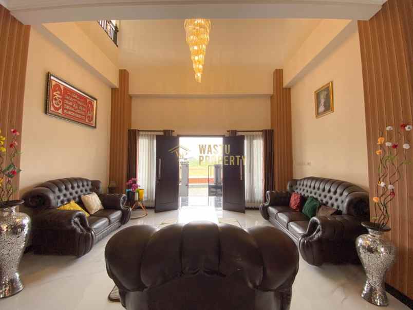 rumah besar siap huni dekat ring road utara