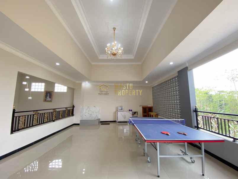 rumah besar siap huni dekat ring road utara