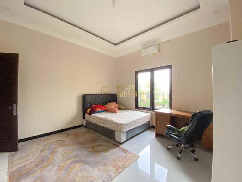 rumah besar siap huni dekat ring road utara