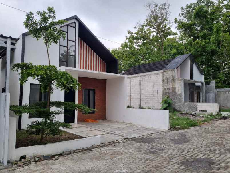 rumah cantik siap huni 800 meter dari jl raya wates