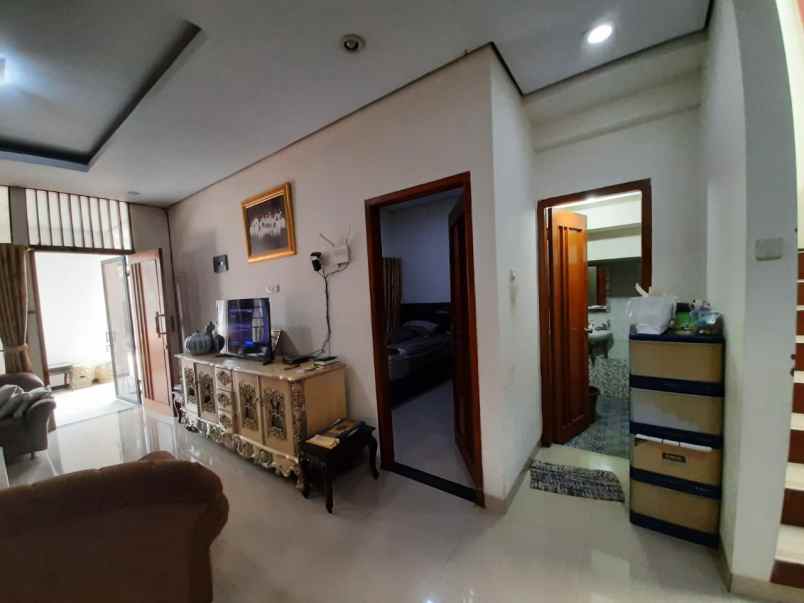 rumah cikidang dekat wisata