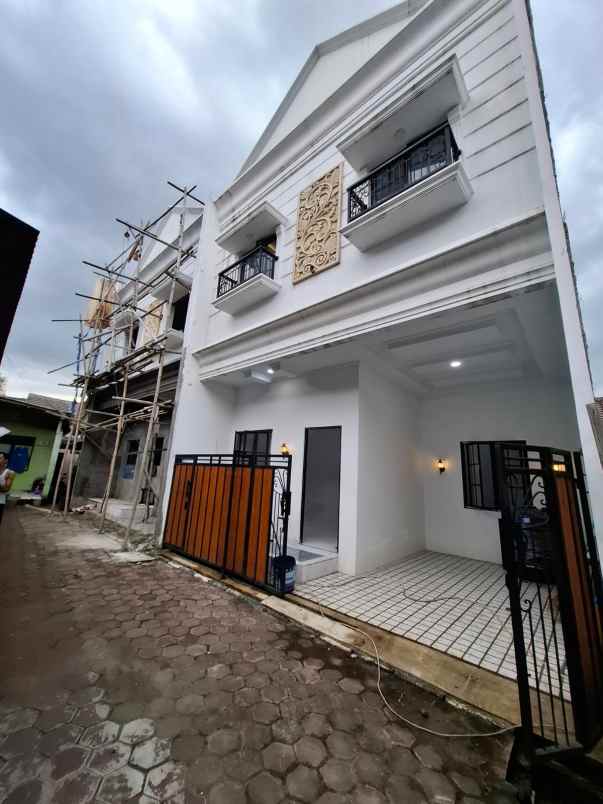 rumah classic modern minimalis di beji kota depok