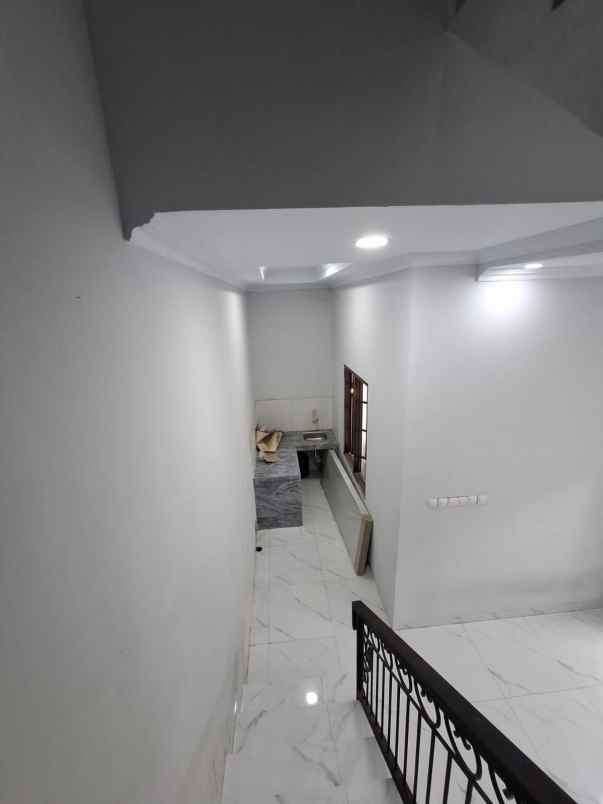 rumah classic modern minimalis di beji kota depok