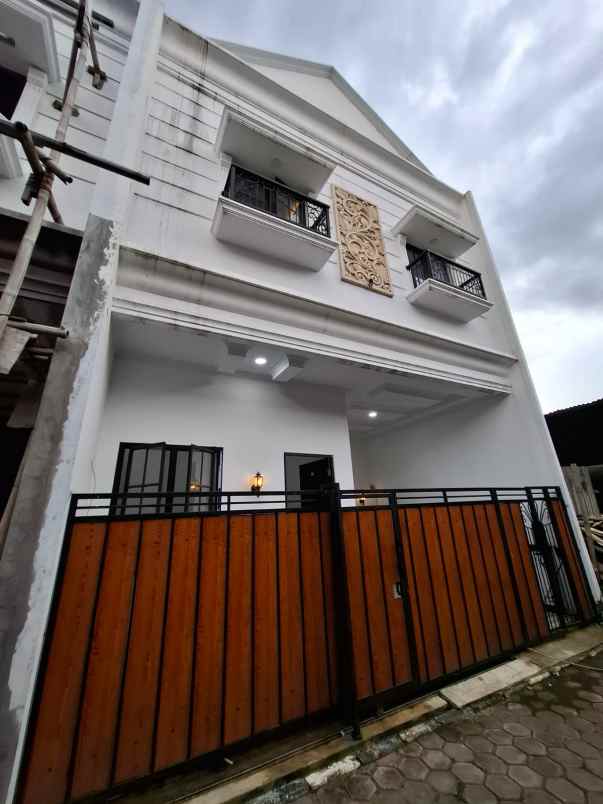 rumah classic modern minimalis di beji kota depok