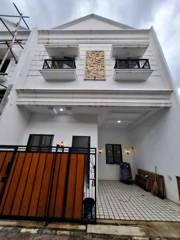 rumah classic modern minimalis di beji kota depok