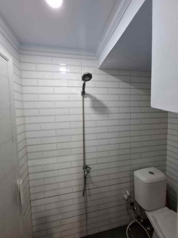 rumah classic modern minimalis di beji kota depok