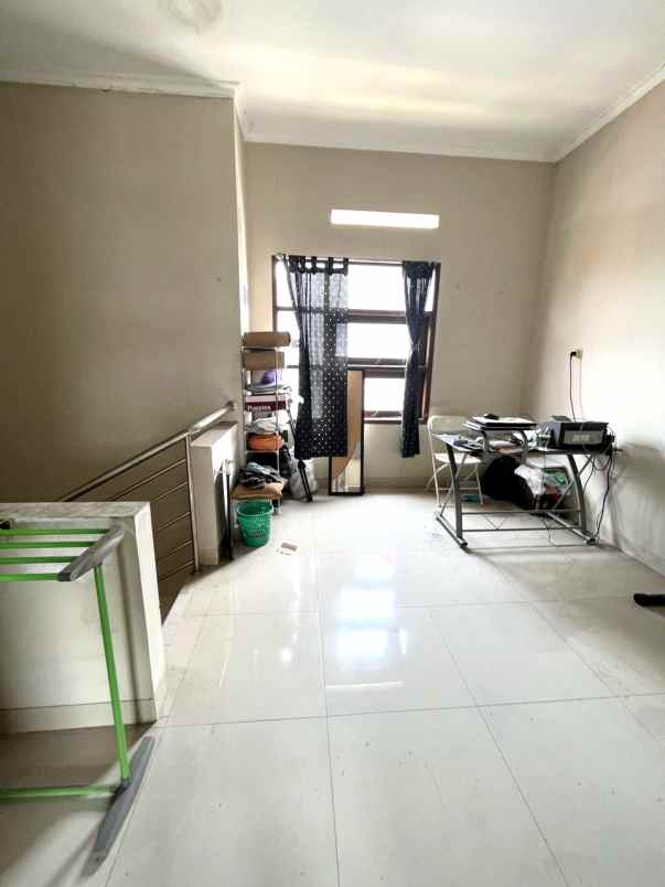 rumah cluster furnished 2 5 lt cipayung depok