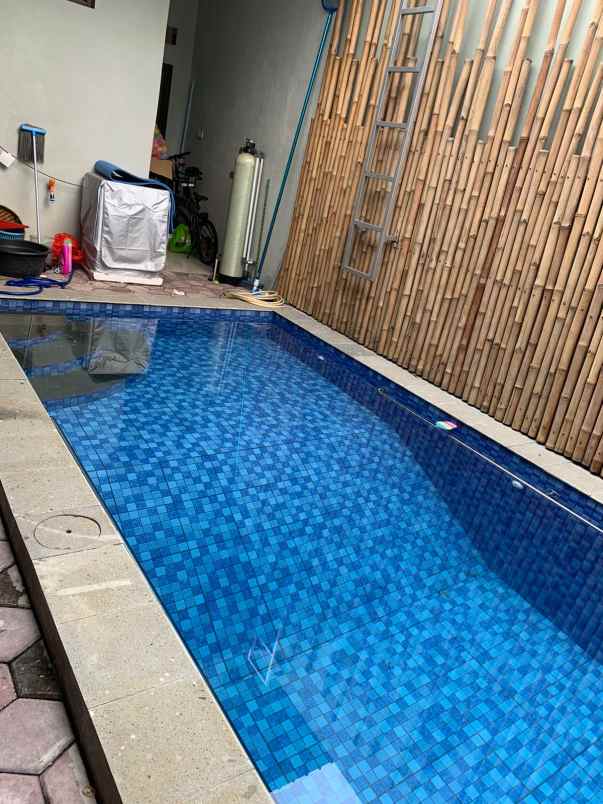 rumah depok furnished dengan kolam renang siap huni