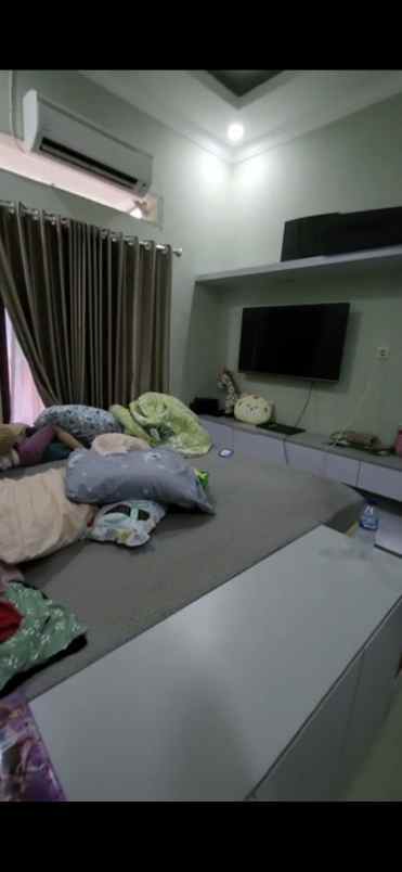 rumah depok furnished dengan kolam renang siap huni