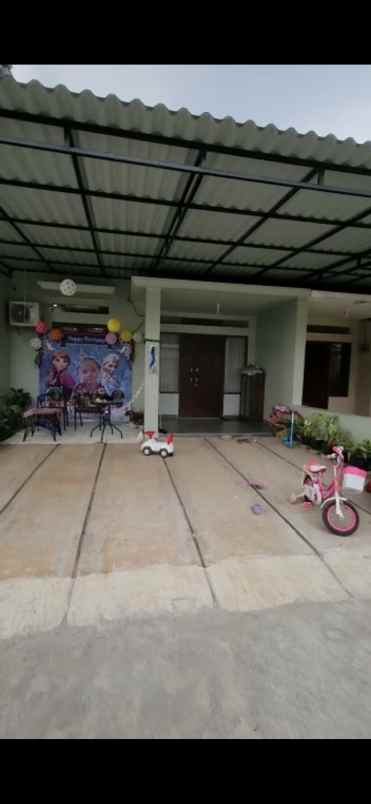 rumah depok furnished dengan kolam renang siap huni