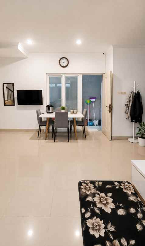 rumah dijual di ciputat lt 132 m lb 99 m hook shm nego
