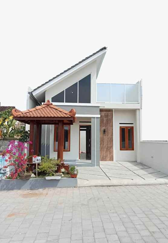 rumah etnik tapi modern dengan gazebo cantik