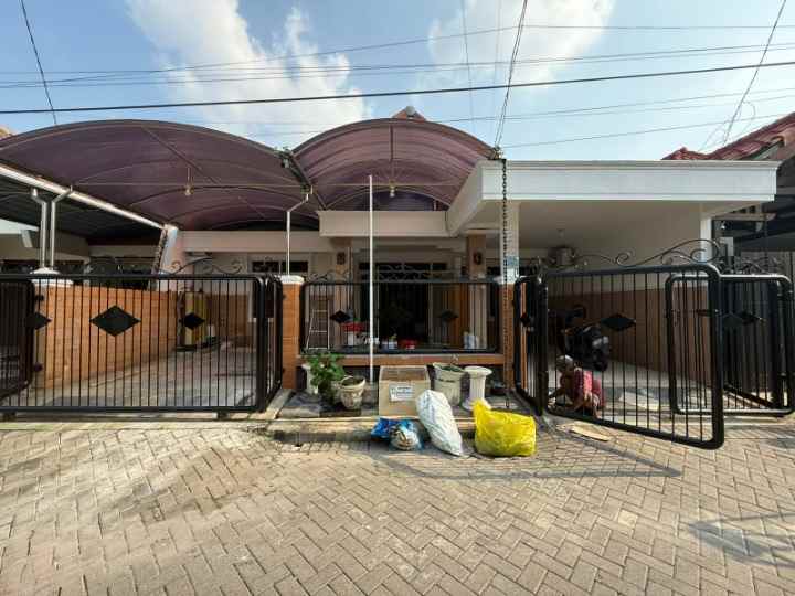 rumah full furnish bergaya modern di perum wisma mukti