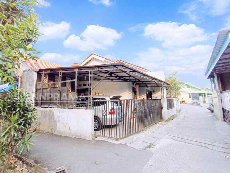 rumah hook dengan inner garden