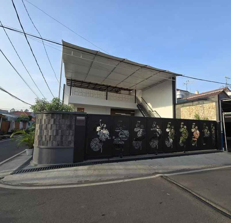 rumah hook pinggir jalan duren sawit cocok usaha 3 5m
