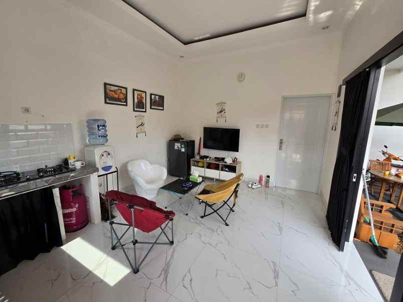 rumah hook pinggir jalan duren sawit cocok usaha 3 5m