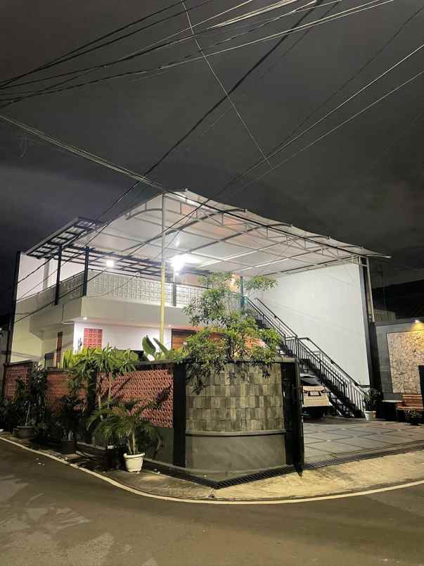 rumah hook pinggir jalan duren sawit cocok usaha 3 5m