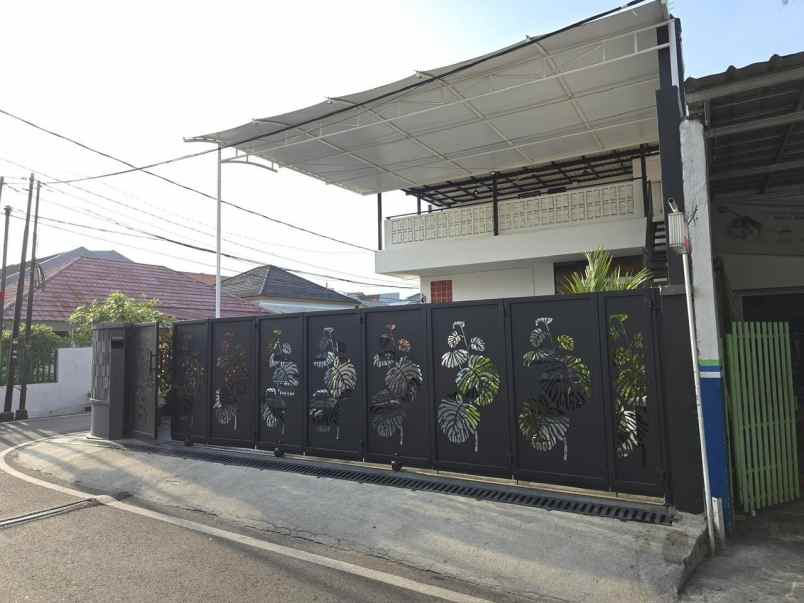 rumah hook pinggir jalan duren sawit cocok usaha 3 5m