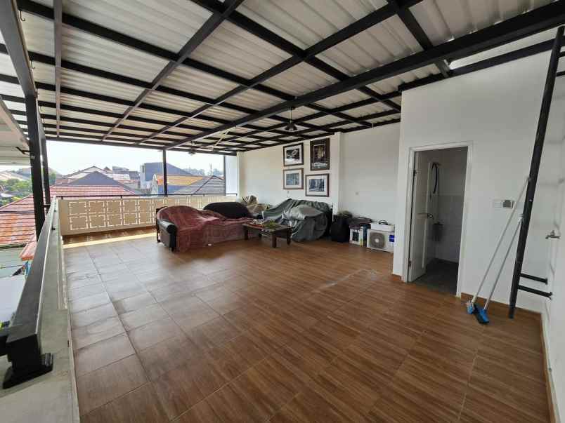 rumah hook pinggir jalan duren sawit cocok usaha 3 5m