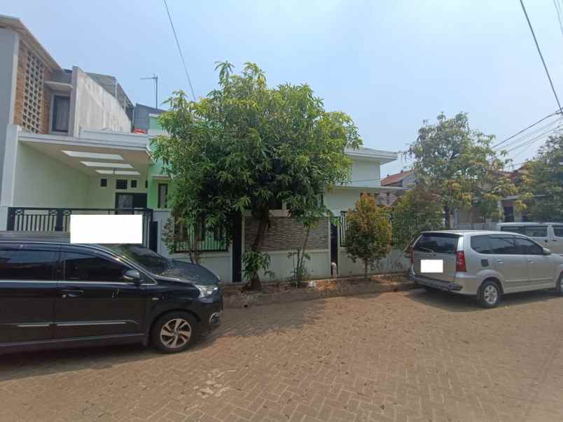 rumah hook siap huni dekat mall di taman kota bekasi